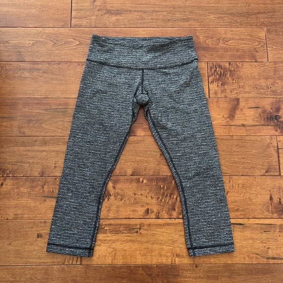 Lululemon Wunder Under Luon Variegated Knit Black 
Heathered Sizr 6 Crop - Picture 3 of 13